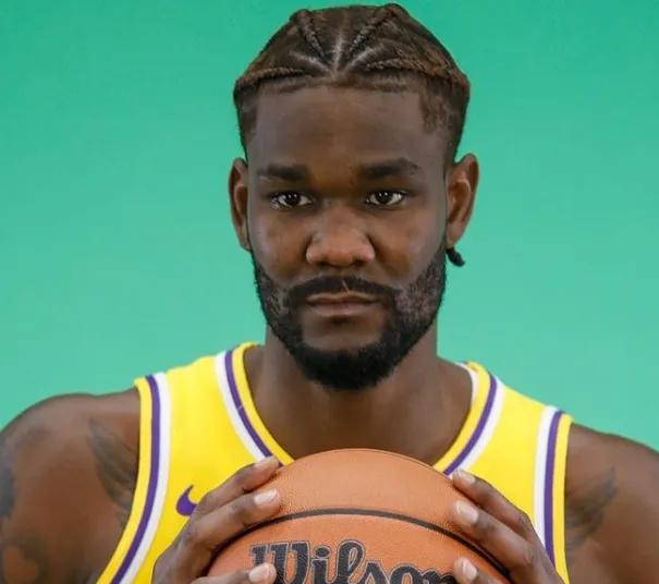 职业球员的点评，果然是，一针见血。
不愧是，当年，乔丹之下第一人。
巴克利：艾顿