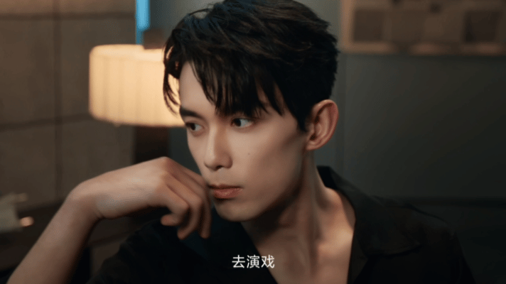曼秀雷敦这组TVC的镜头语言真的很高级。在品牌刚刚发布的影片中吴磊驾驭不同造型—