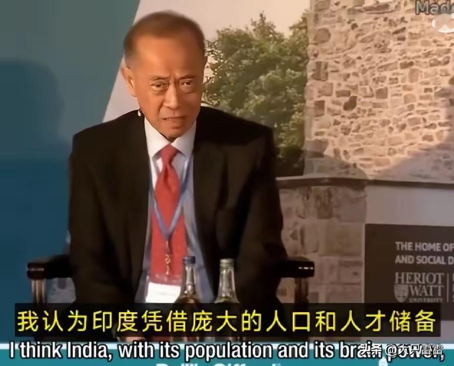 新加坡处处为印度呐喊，堪比兄弟啊！
新加坡前外长梁荣文认为印度未来有望成为全球重