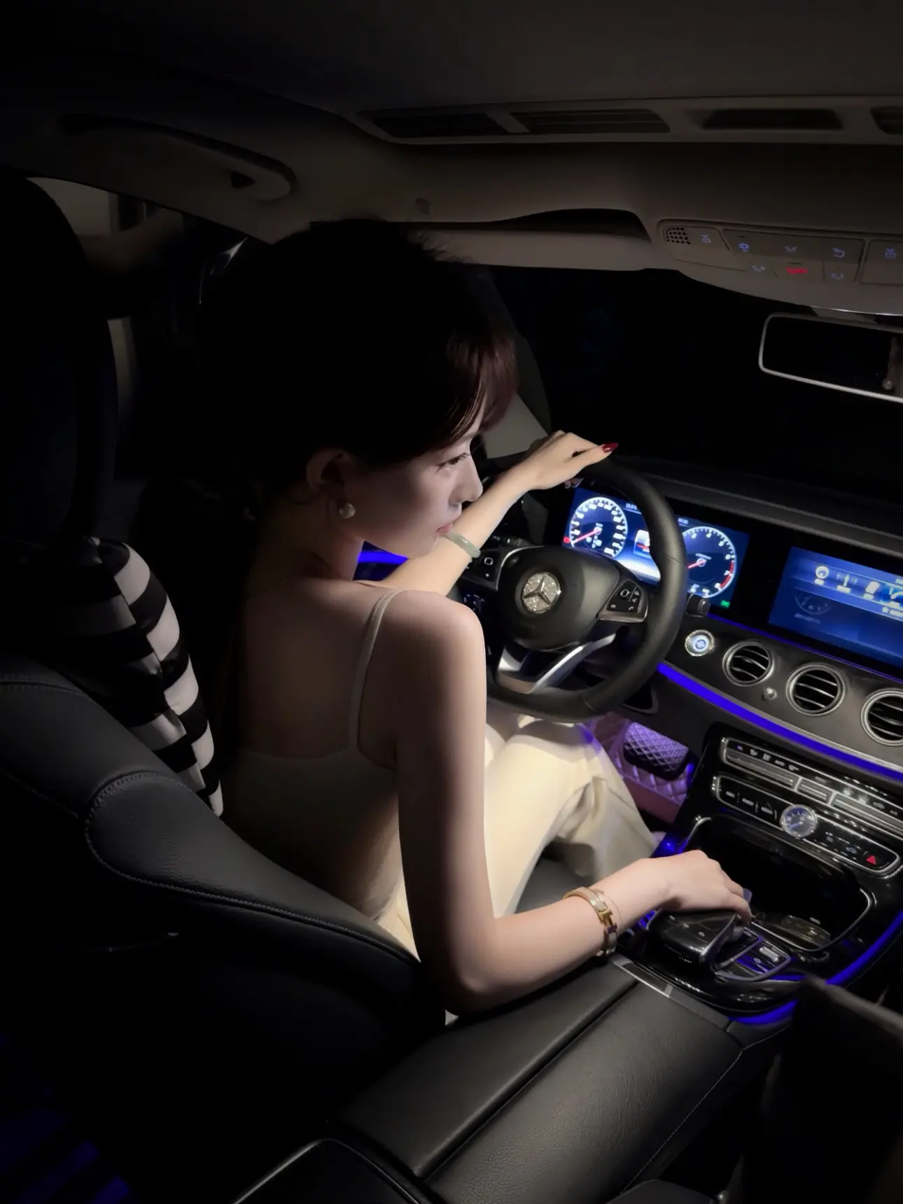 你究竟是恨我这张脸 还是恨你没有这张脸。