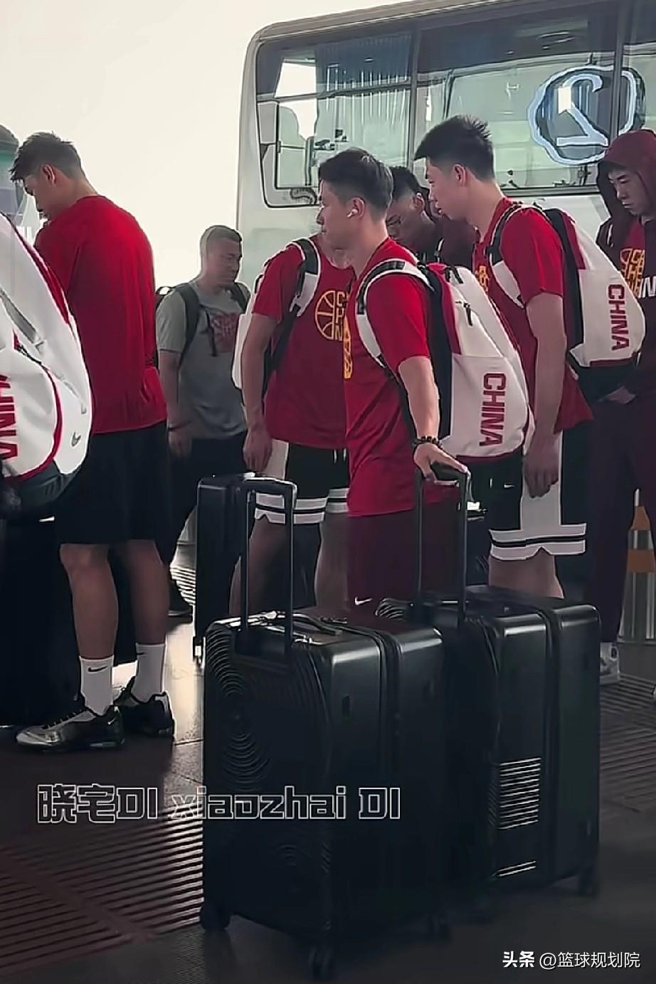 中国男篮抵达北京，继续补强总结！

回到北京后，中国男篮大概率要开一个总结会，然