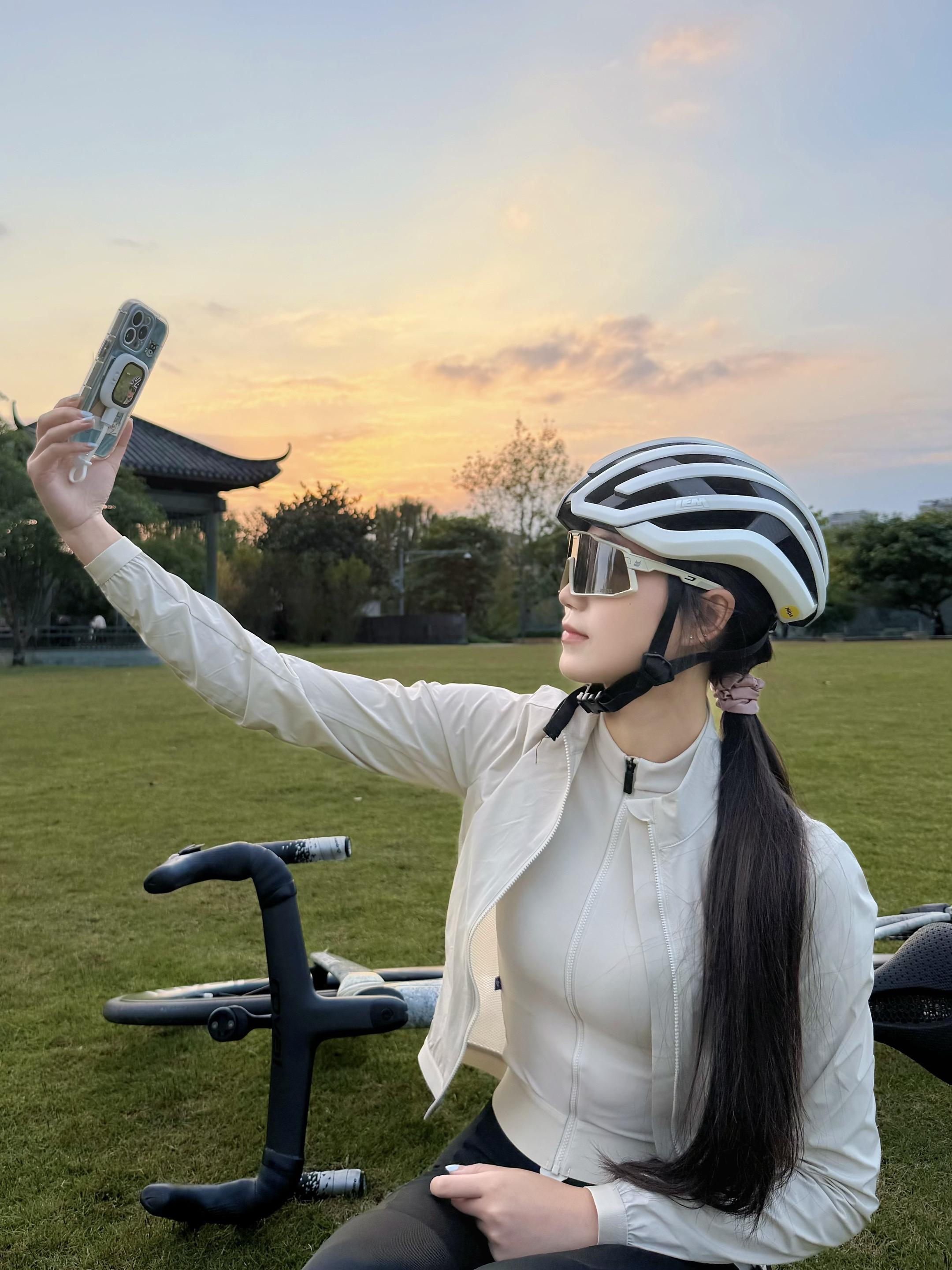 自己拍的哦 一个人出门也可以拍很多照片。