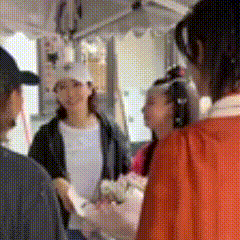 黎姿张柏芝两个赵敏同框一路繁花2 黎姿探班张柏芝的画面太暖了，两个港风女神一见面