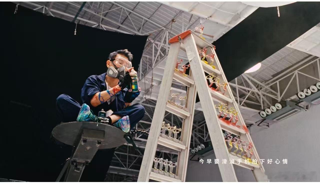 陶喆喷完你的喷你的 谁能想到陶喆竟然变身工匠，喷漆12小时！《一点点》MV全程记