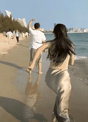 能开这种玩笑的，你觉得他们是情侣关系还是夫妻关系？