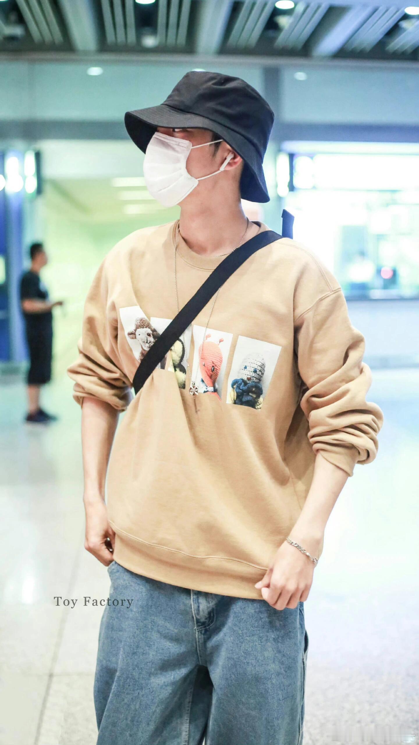 可爱的日系肖战 早期的每一套穿搭都很好看