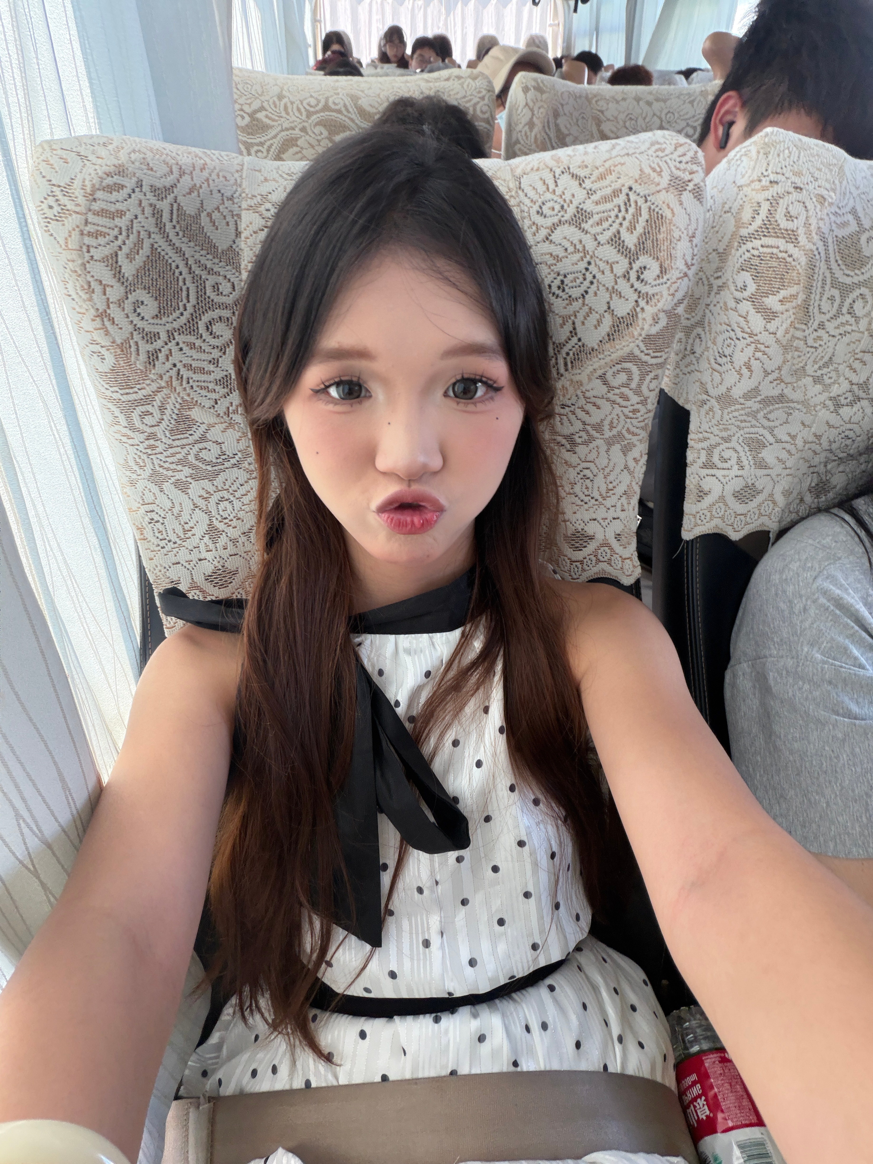 我去我跟你们讲。今天去广州我做的是大巴！！！才35。。[哇]我震惊了！这也太便宜