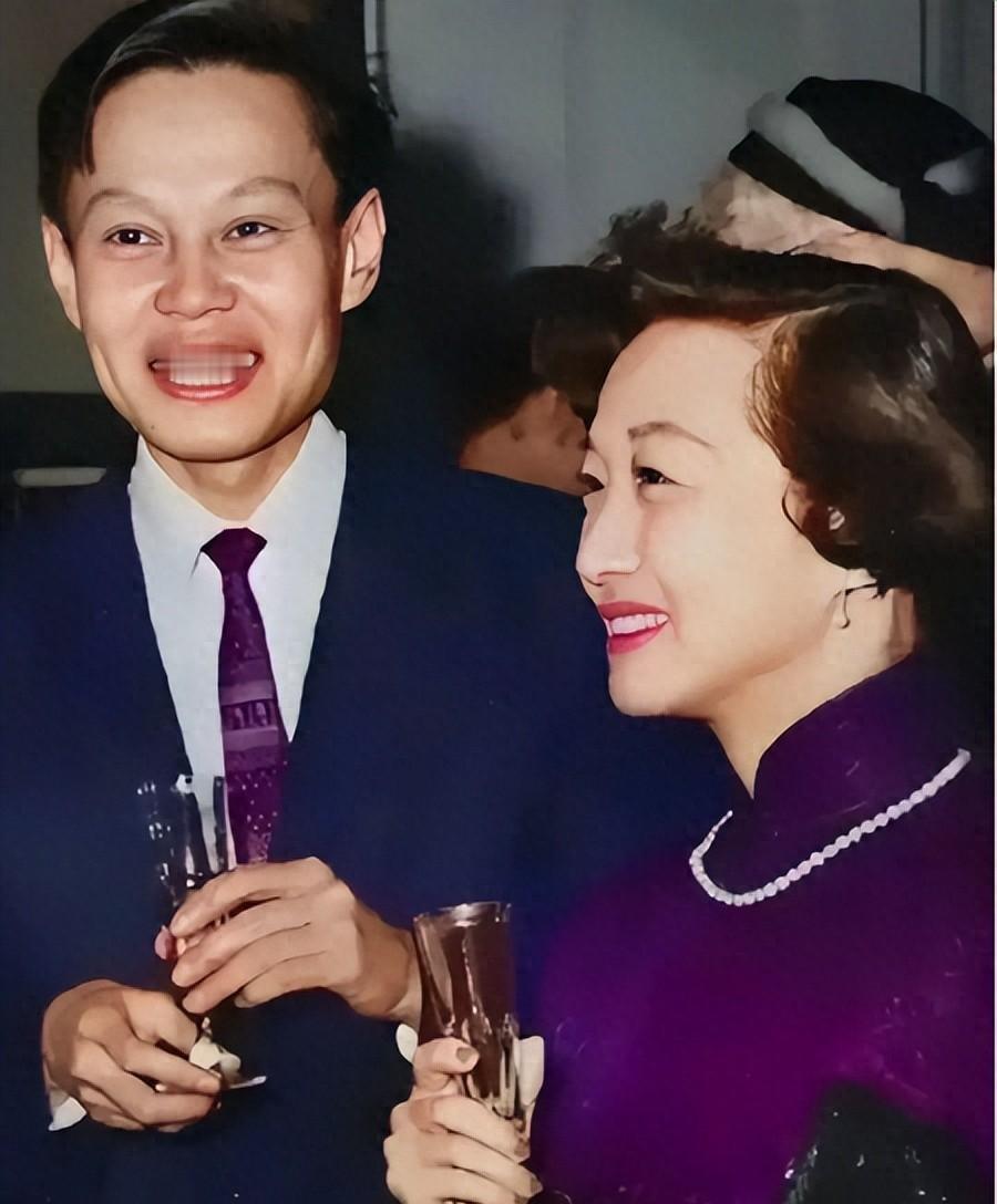 1957年，35岁的杨振宁迎来人生巅峰，获得诺贝尔物理学奖，妻子美丽动人令人羡慕