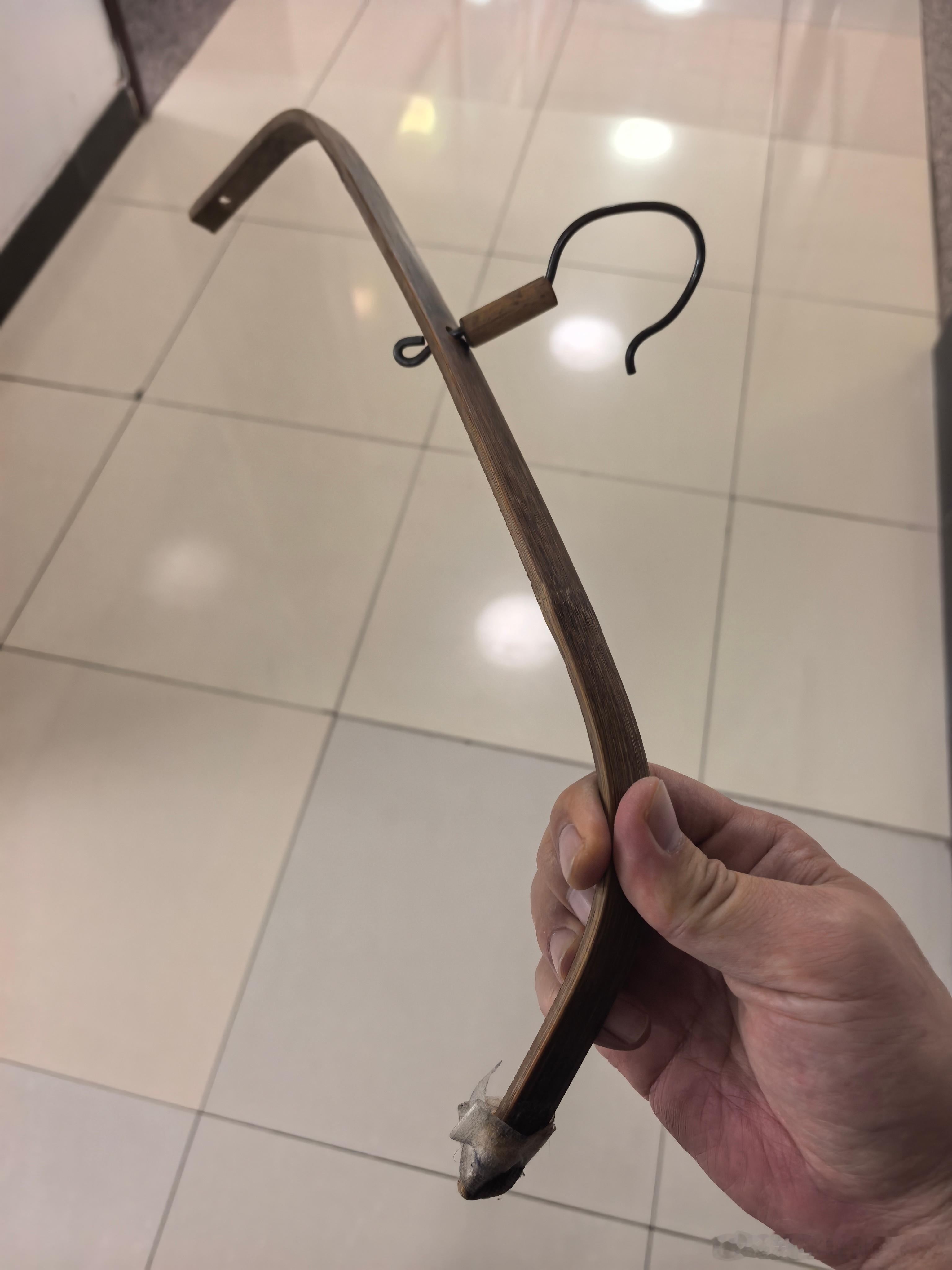 小时候拿这玩意当过弓玩的朋友，基本上，都年过40了吧。。