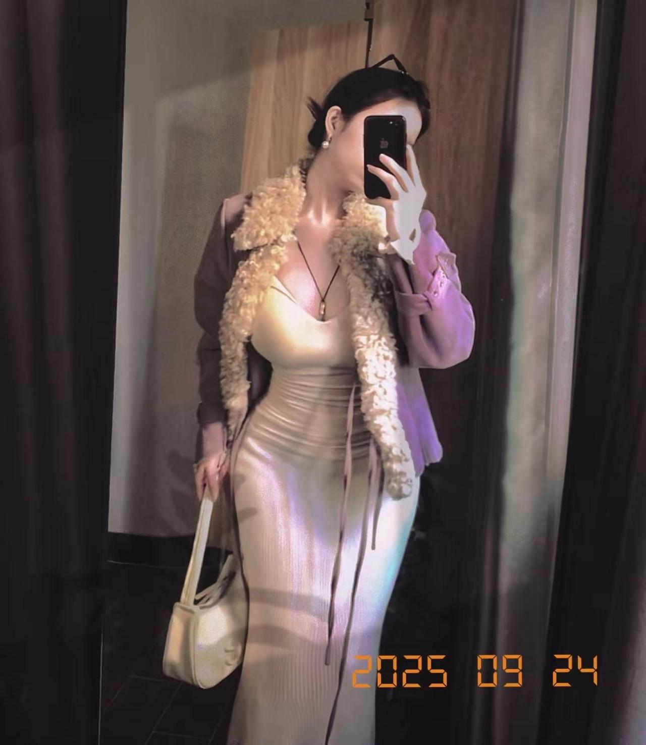 帮你问过了 女生也喜欢我这款御姐 对镜拍