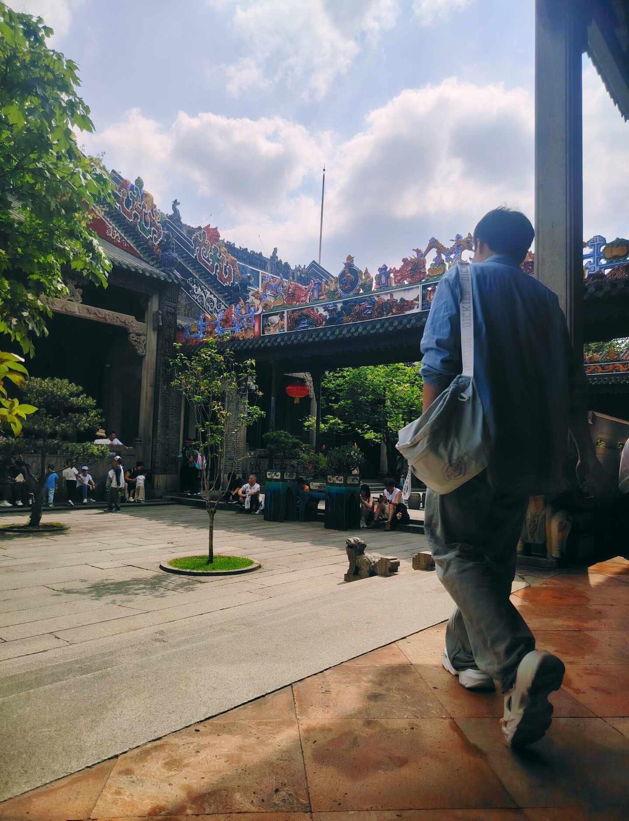 广州独行
自己去广州玩儿了两天，加起来走了有快六万步了，自己一个人出去虽然可以完