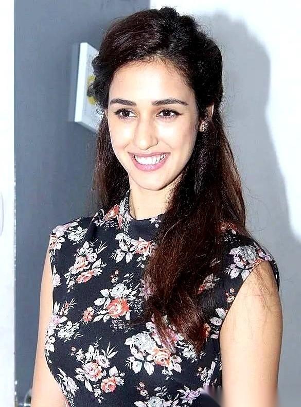 你以为在国外混得风生水起的印度高管，真把老家那套“三六九等”的规矩给忘了？
忘了