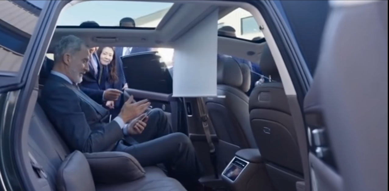 西班牙国王也是好起来了竟然能和我开一样的车了要不享界S9T就从西班牙开始，反攻b