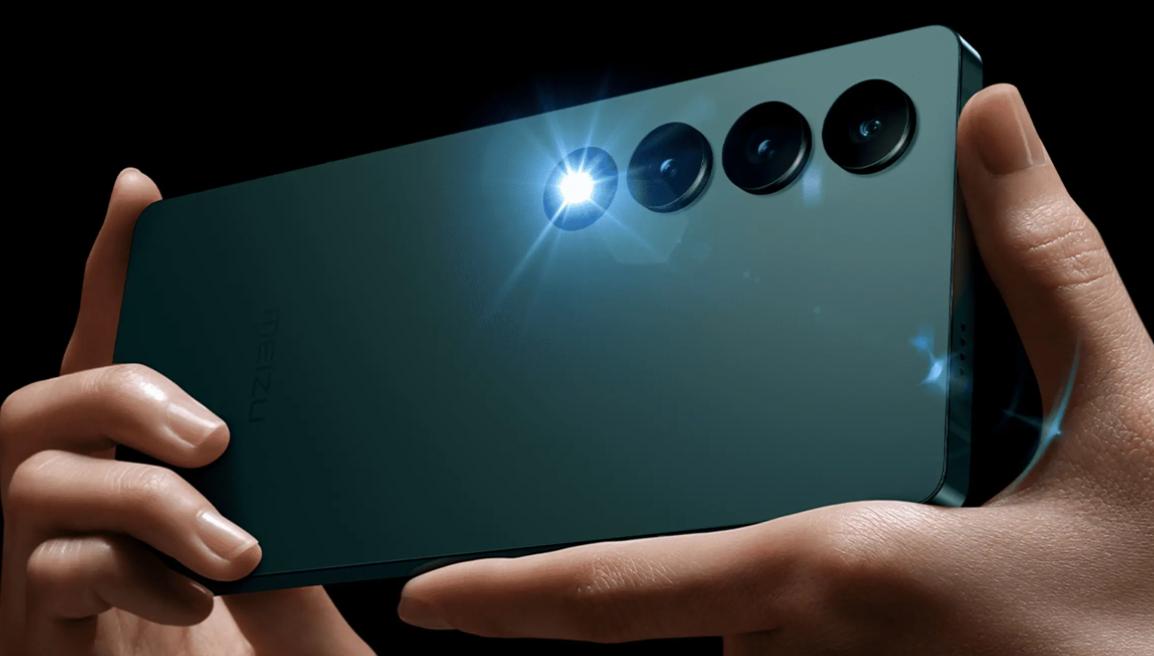 在魅族21系列，在保留了魅族20系列的复归样式之后，开始在「轻薄」程度上做文章，