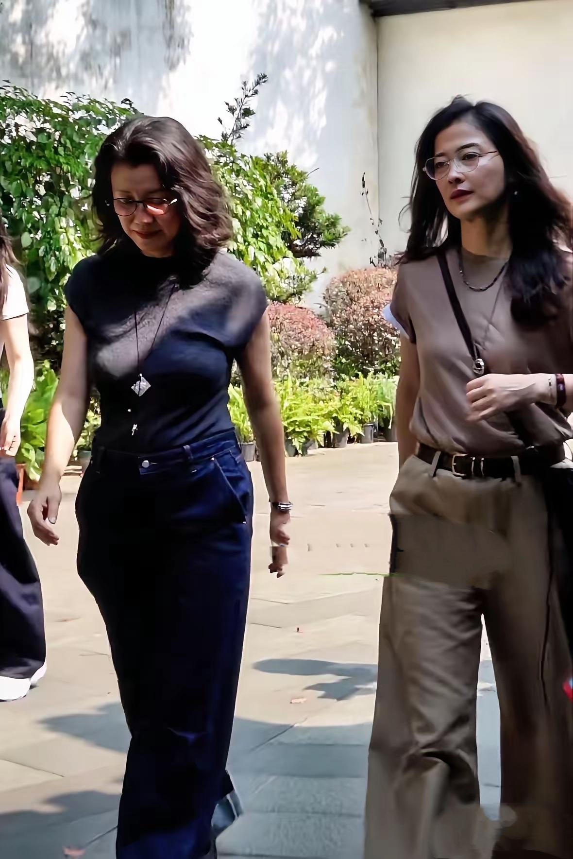 电视剧里的小姑子和嫂子，真是英姿飒爽，帅呆了，你能认出是谁吗？