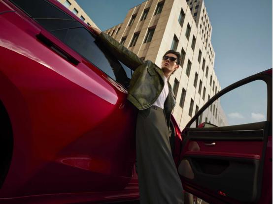 周六去逛街，一起看了两辆我预算范围内的新能源车，问界新M5 Ultra和小米YU