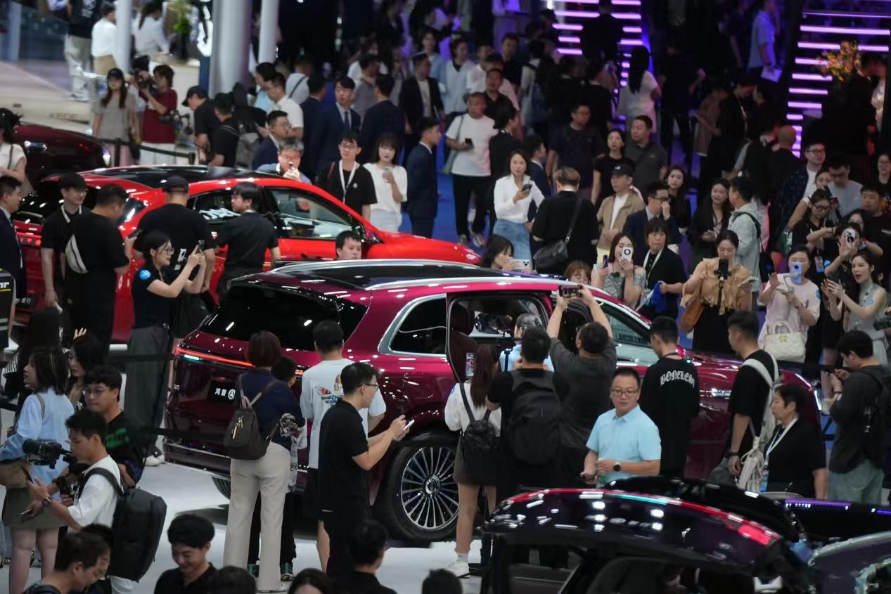 国产车崛起，中日差距已经越拉越大！
日系三巨头在华销量大跳水：本田从巅峰162.