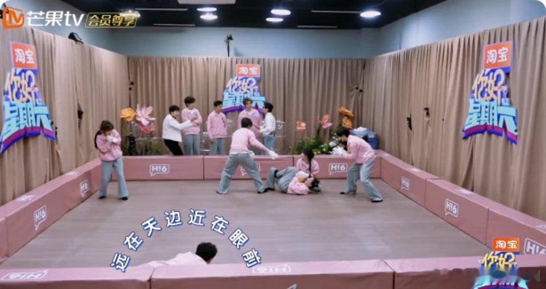 没事王安宇有事王玉雯你好星期六王安宇在开关灯抢抱枕环节，就是一个行走的笑点制造机