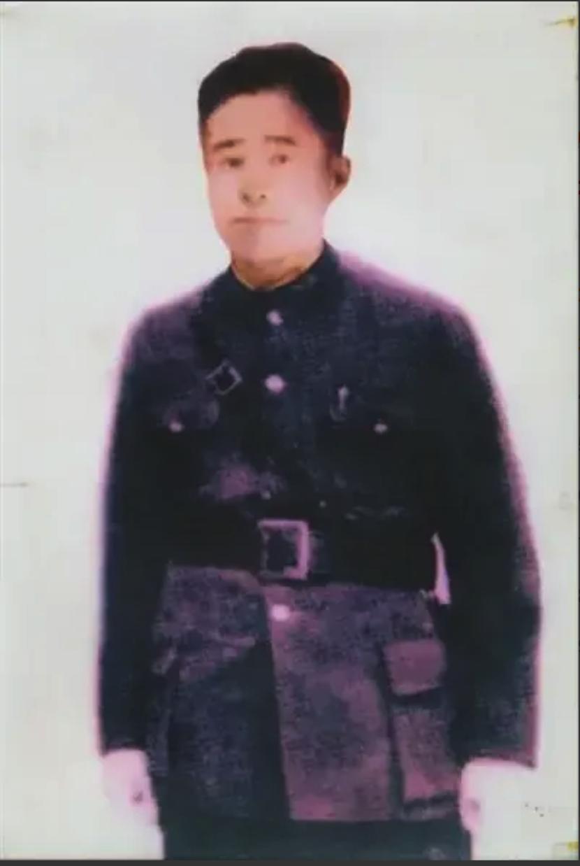 1937年，淞沪会战中，18岁的小战士王中领，在尸体堆藏了4个小时，终于发现了日