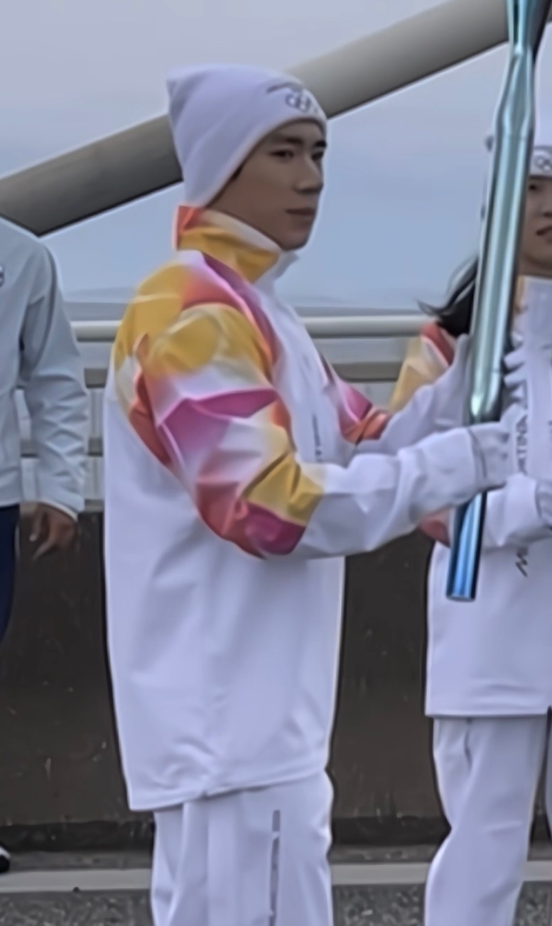 宝宝是一颗小卤蛋，我一口一个 