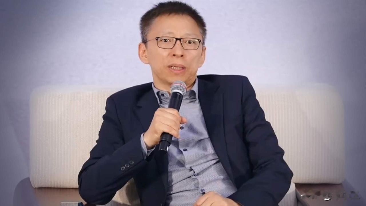 61岁张朝阳一直未婚独身，他曾在采访中明确表示不想结婚，认为婚姻会带来束缚，网友