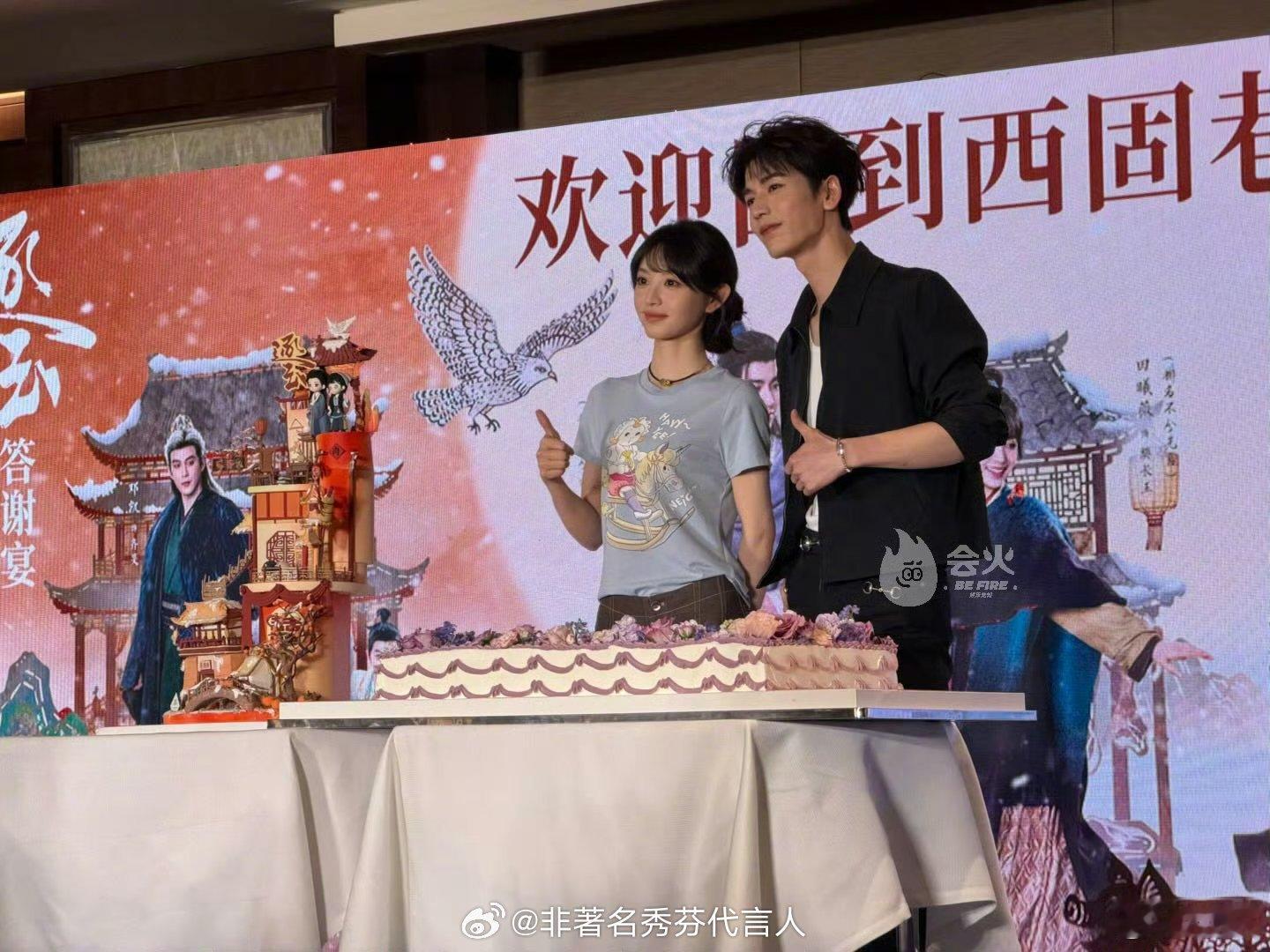 张凌赫田曦薇庆功宴合影田曦薇也太漂亮了吧 真是一眼惊艳。 