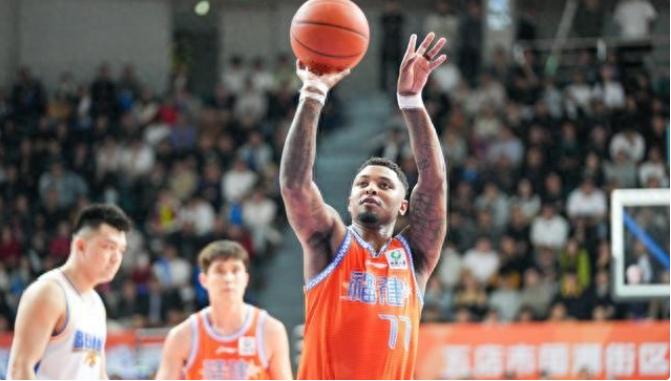 有趣！被狠心抛弃的外援，刚刚重返CBA就成为得分王。完成这样角色的转变真的有些奇