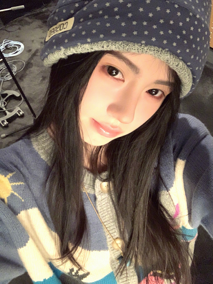 鞠婧祎化淡妆鞠婧祎化淡妆真的太好看了，清透温柔又高级，褪去浓妆的惊艳感，多了几分