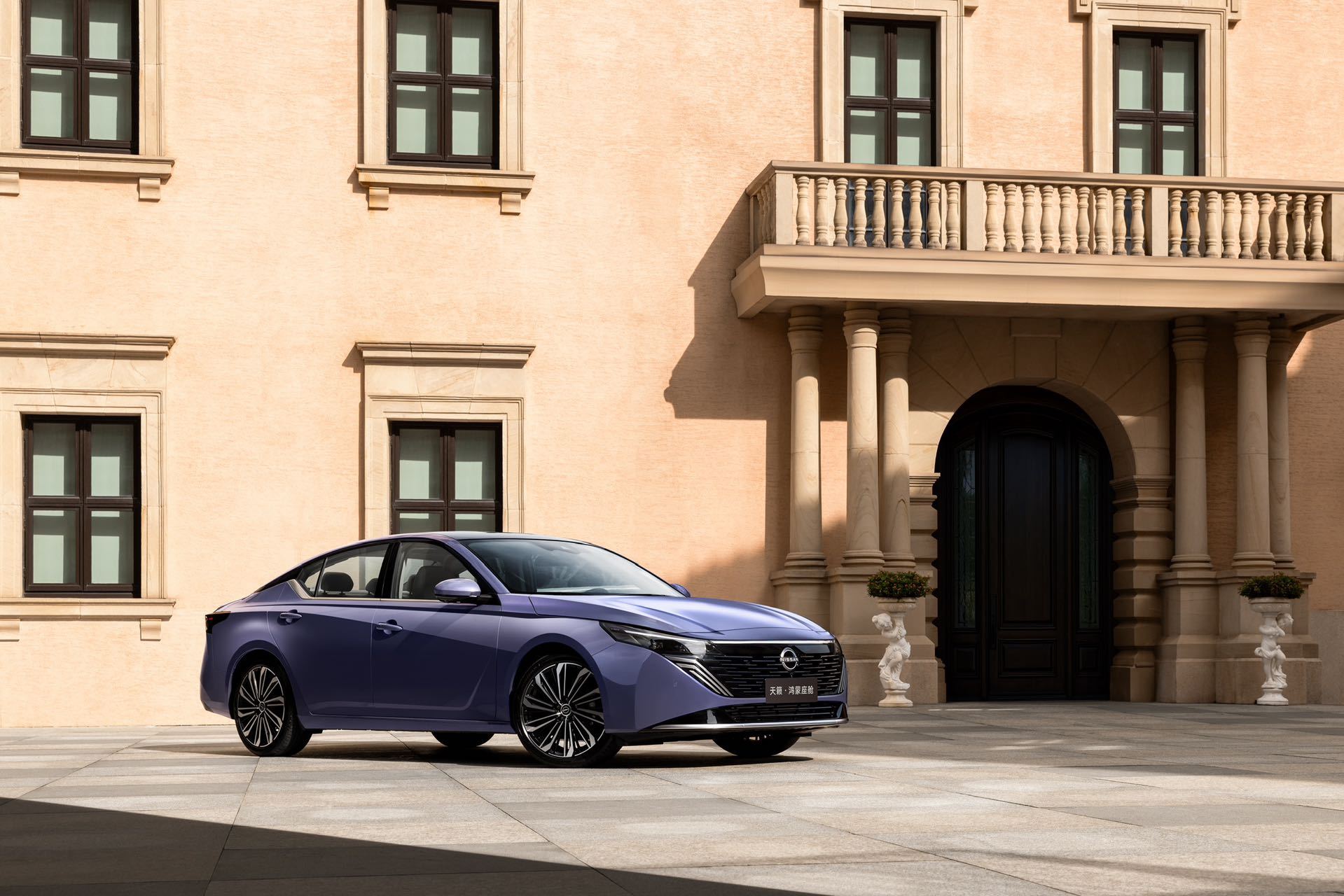 广州车展必看燃油车——天籁·鸿蒙座舱！张靓颖现场开唱把展台变成移动演唱会.全系标