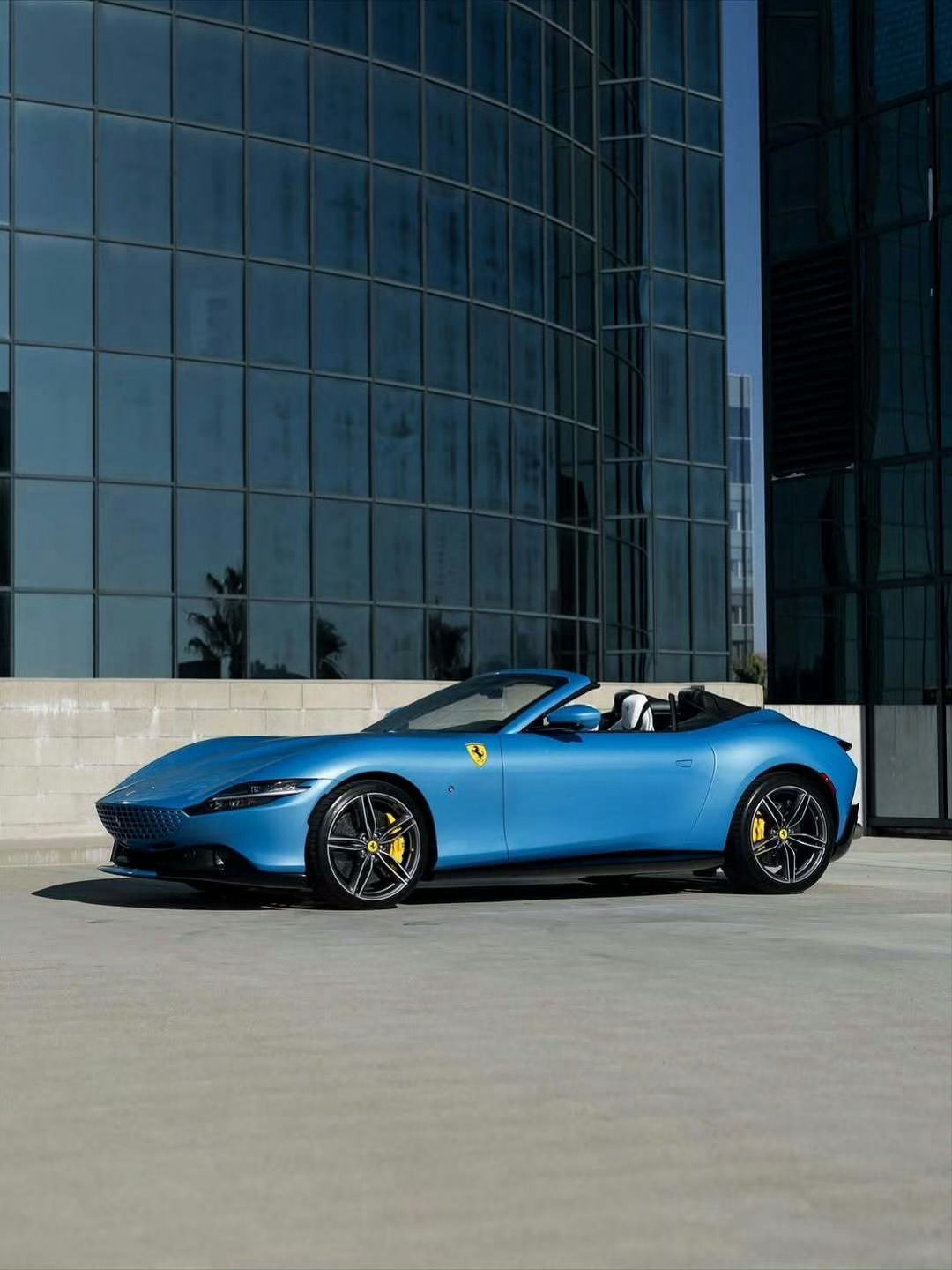 法拉利 Roma Spider 