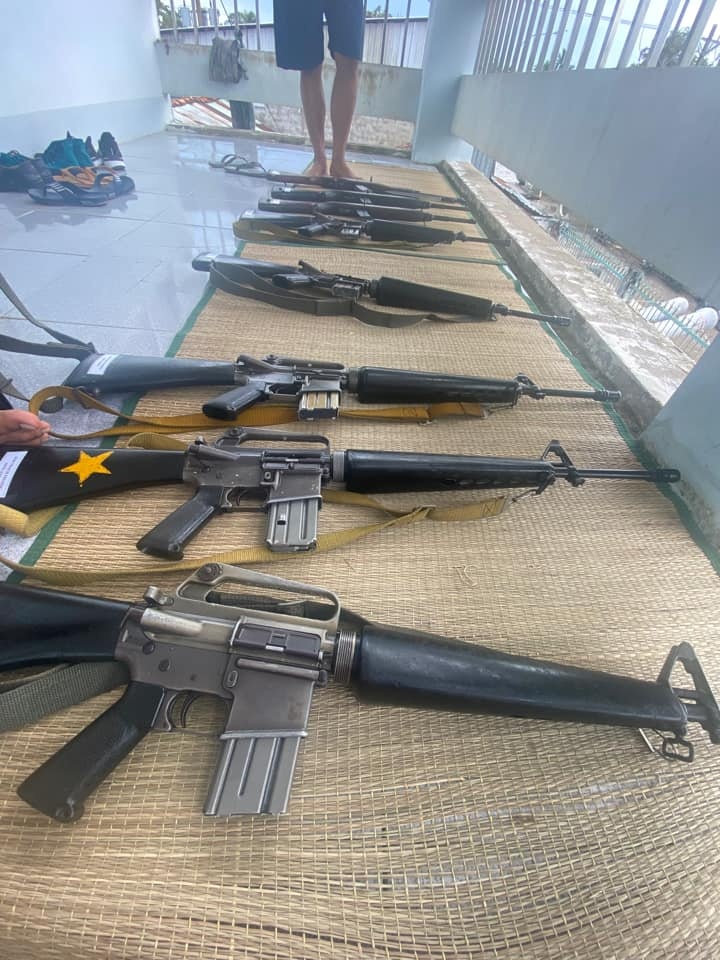 越南军队装备的M16A1自动步枪，记得上一次看到这些步枪还是在我国海军博物馆，万