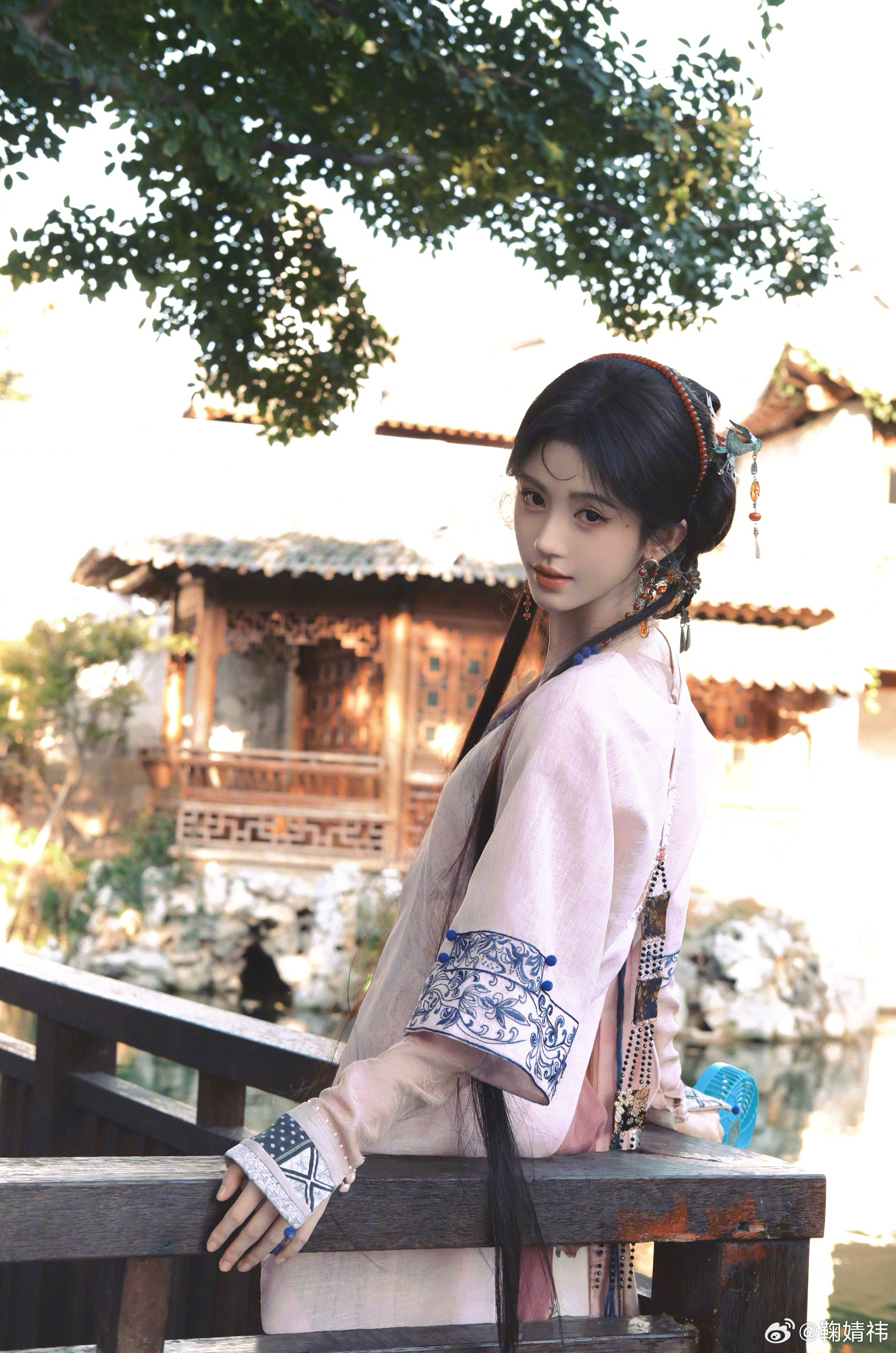 鞠婧祎彩排鞠婧祎  在复制粘贴的时代，你是手写的诗