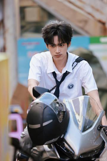 周柯宇炽夏杀青plog周柯宇包上恩杀青 周柯宇炽夏杀青plog ,杀青不告别 期