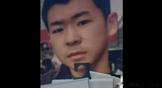 微博知名博主 寻人：河南濮阳17岁男孩被父亲责备后失联一周，父亲发300张寻人启