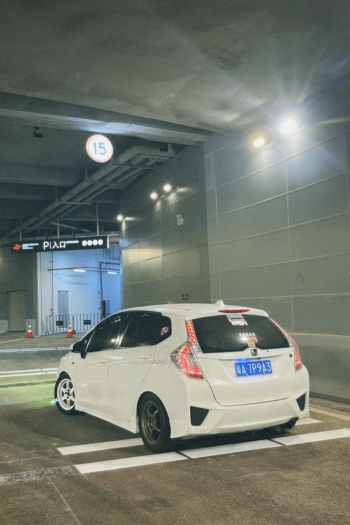 “您好这里不给停车”您好 我车坏了谢谢您