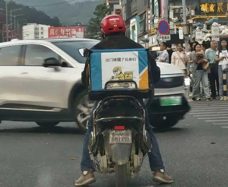 都是底层人，何必相互看不起！