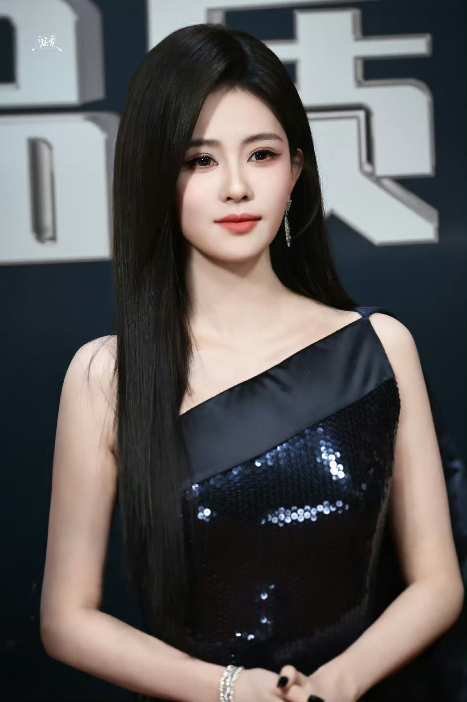 白鹿 我今天穿了个被子好美呀鹿鹿