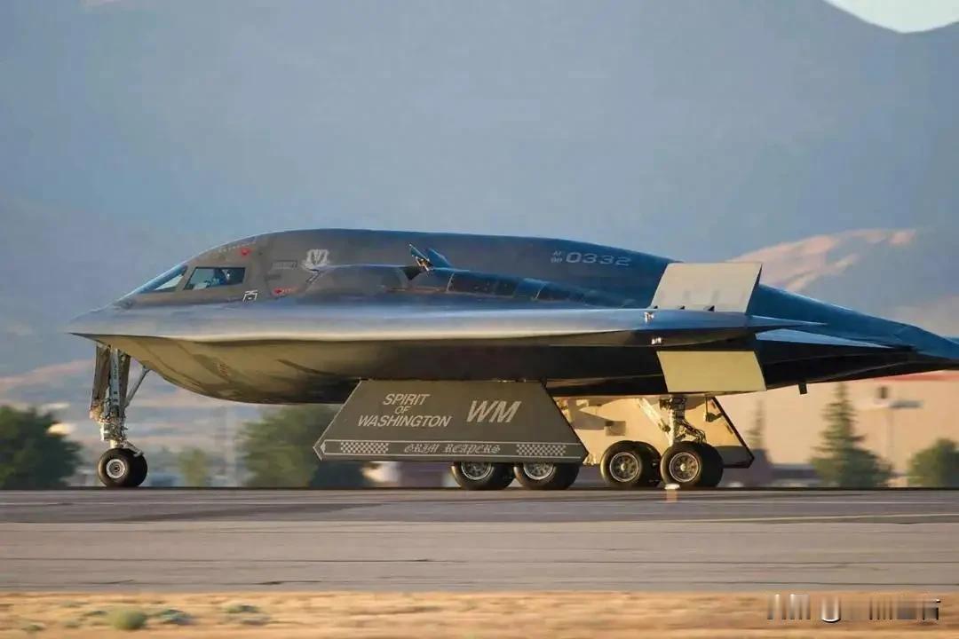 美籍华人那句"B-2炸伊朗后，中国人彻底失去了信心"，说得挺耸人听闻。
但你要是