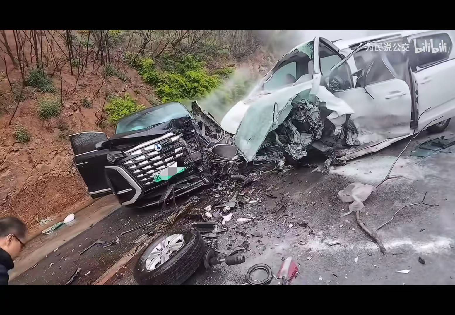 这是一场多么惨烈的事故啊！不过中国自主品牌的堆料效果看来还是很有用，两强相遇强者