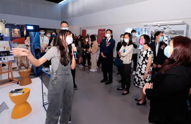 现在的乌克兰并没有我们想象中的那么可怜，就算乌克兰百分之九十五的男性牺牲，但是只