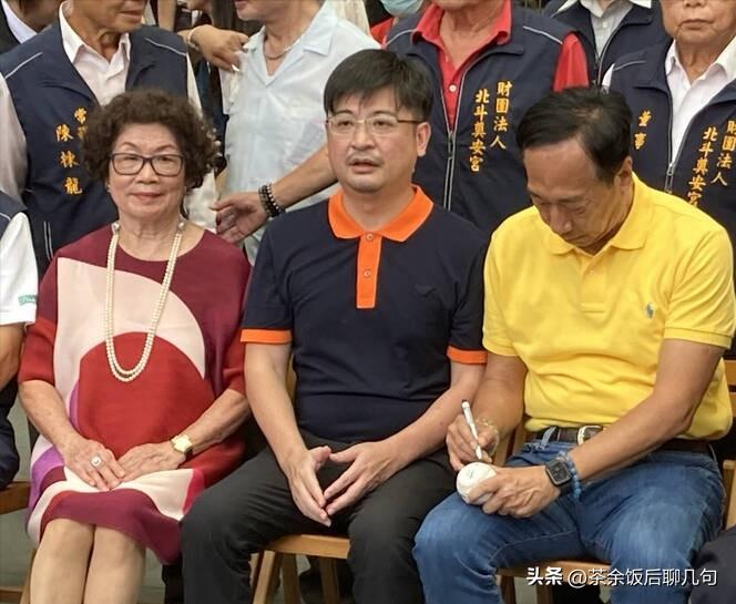 郑丽文强硬之下，谢典霖终于说了实话，他不让姐姐谢衣凤选彰化县长，原因不在自己，却