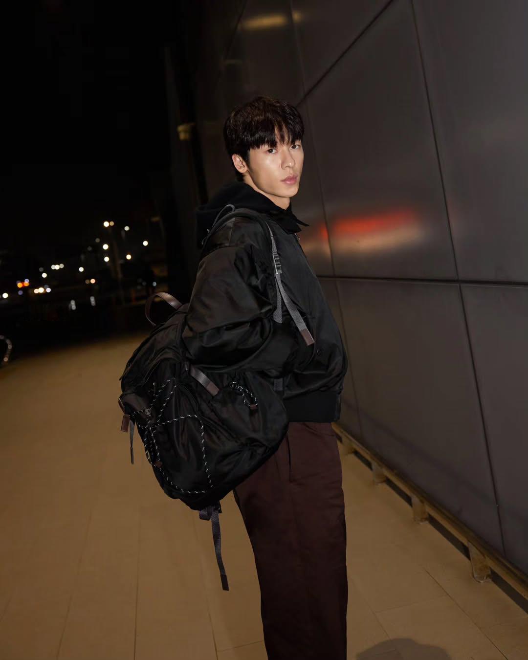 许光汉出发时装周PRADA大秀 