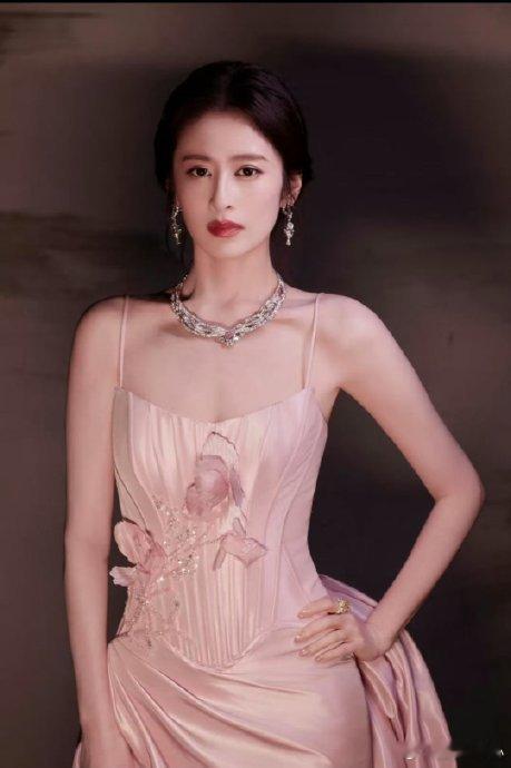 颖儿做眼部热玛吉疼哭了最近娱乐圈又有新动态啦！颖儿做眼部热玛吉疼哭这事儿可是在网