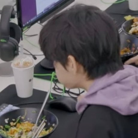 眼里只有对食物的欲望 