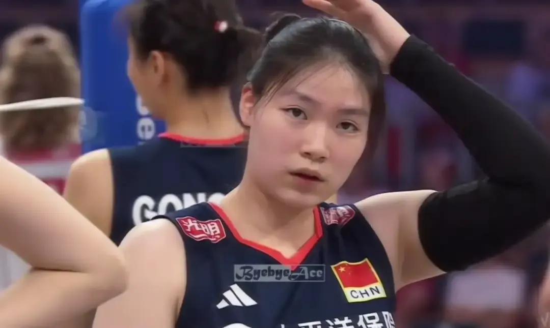 女排亚运会名单再变，张籽萱郭中楠入选，刁琳宇王媛媛落选。
此前这两位小将是没有入