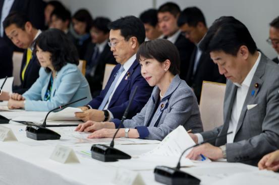 日本这次是真被逼急了！东京刚官宣：2026年7月起，进口原油100%不走霍尔木兹