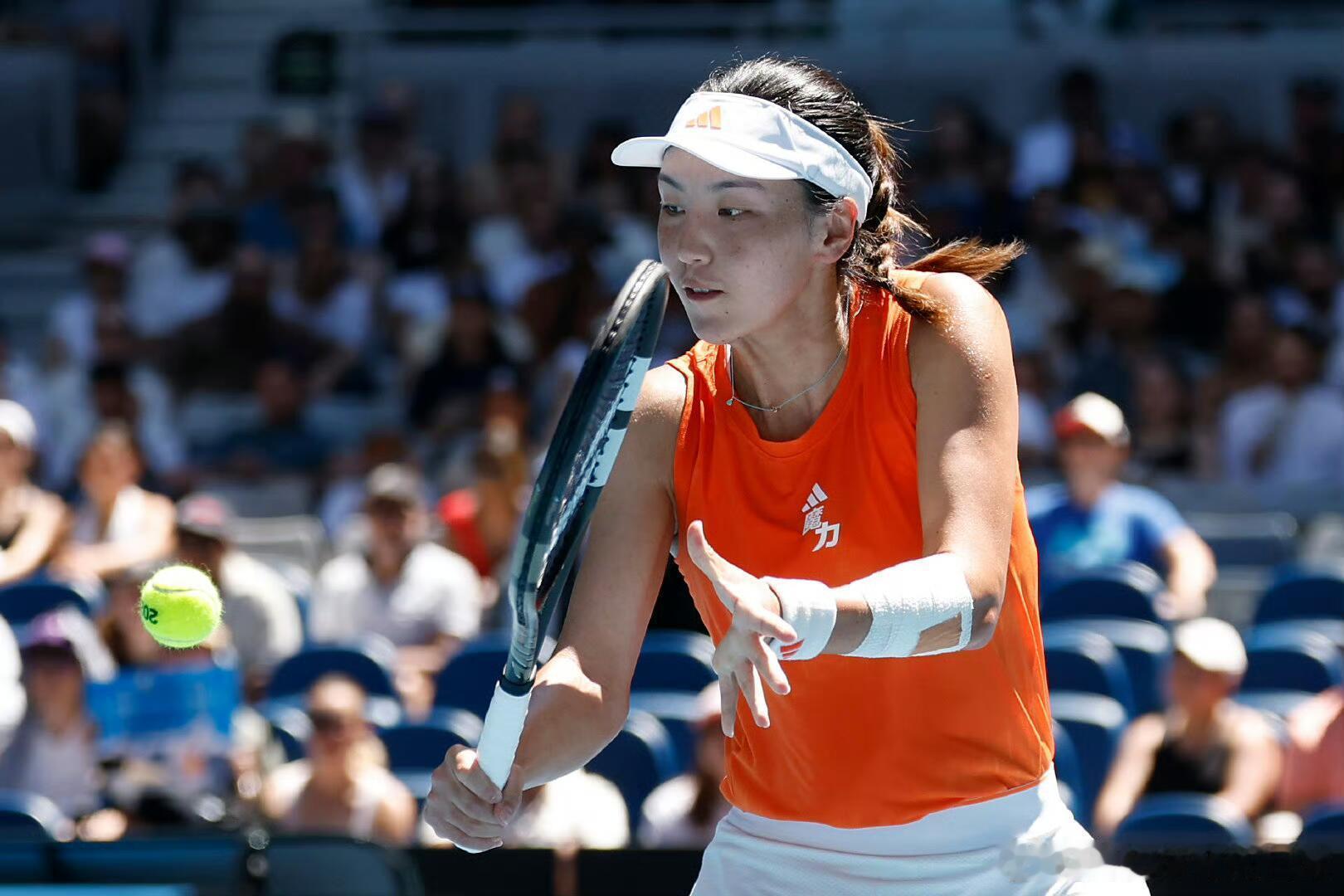 王欣瑜止步澳网十六强澳网女单第四轮，🇨🇳王欣瑜挑战4号种子🇺🇸阿尼西莫娃