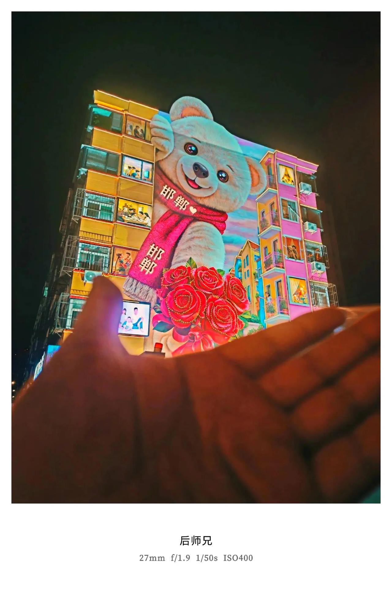 最近幸福路的打卡点火了，连带着旁边的康德超市也跟着热闹起来