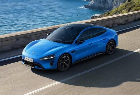 雷军今天在微博问新一代SU7首周交付四五千辆这个速度怎么样？
说实话，这个速度放