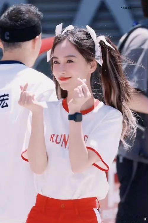 angelababyangelababy杨颖 双向奔赴的爱最长久，请接受来自的花